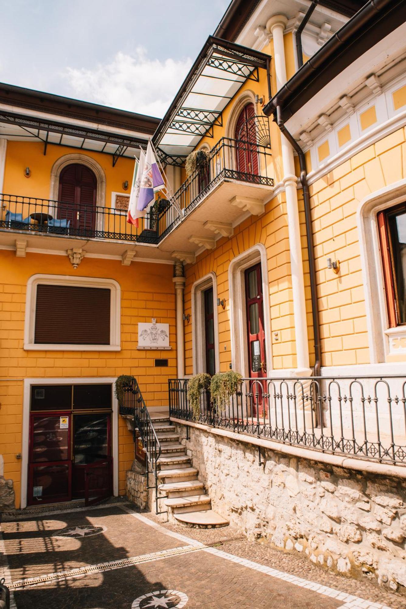 Arciduca Charming House Room & Breakfast Arco Esterno foto
